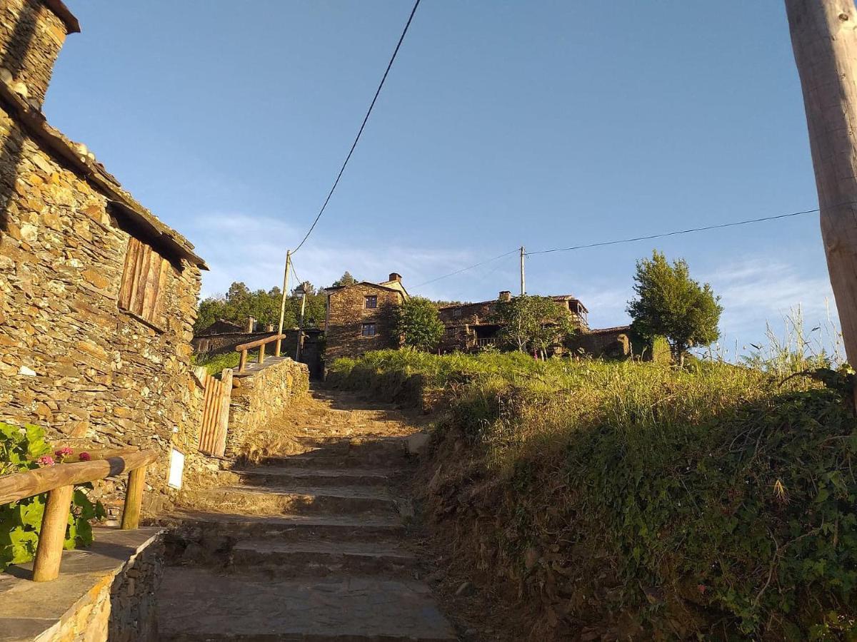 Casa Dos Livros Villa Talasnal Bagian luar foto